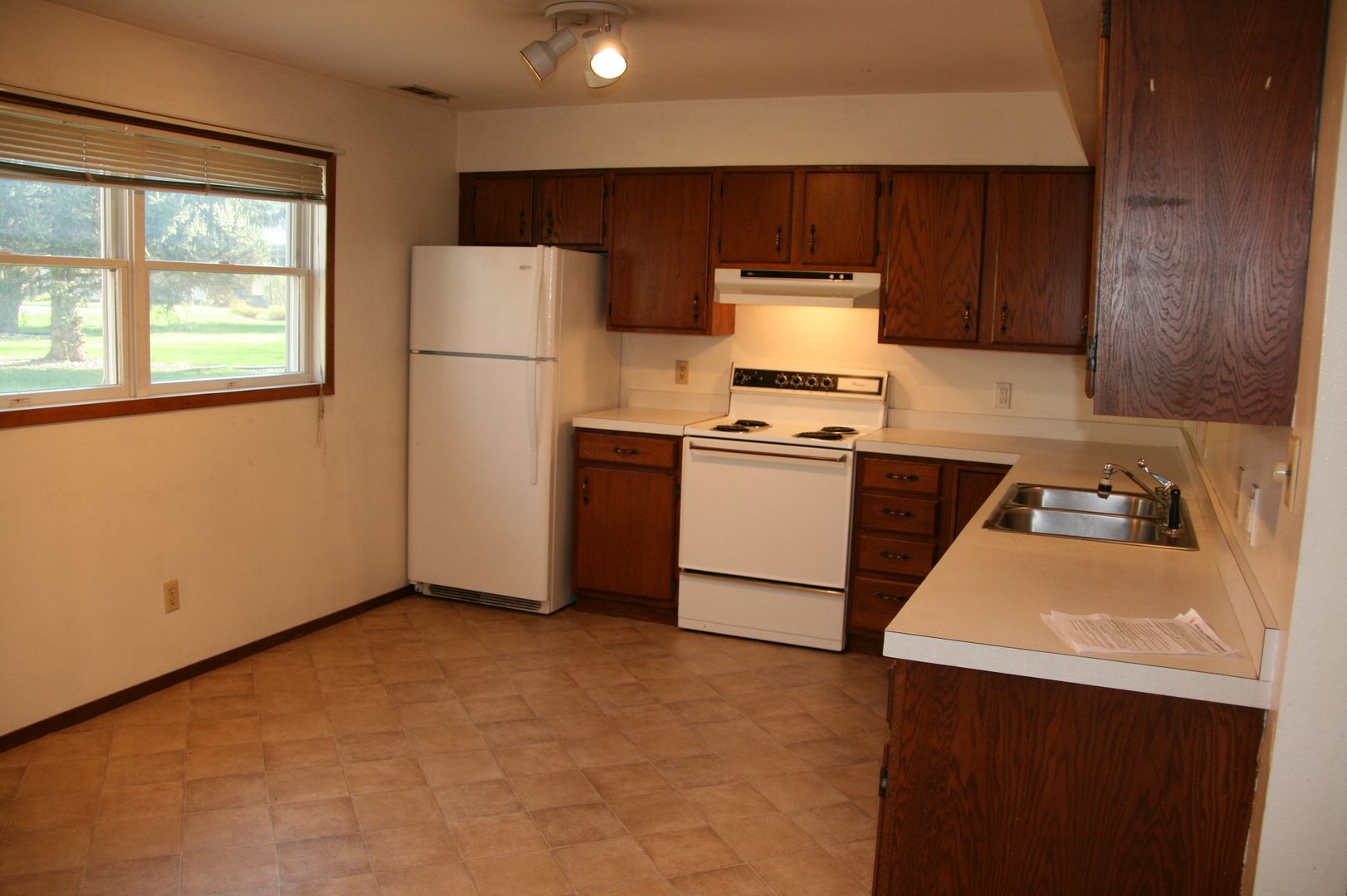Cedar Falls Apartment: 2823 Fandre Dr