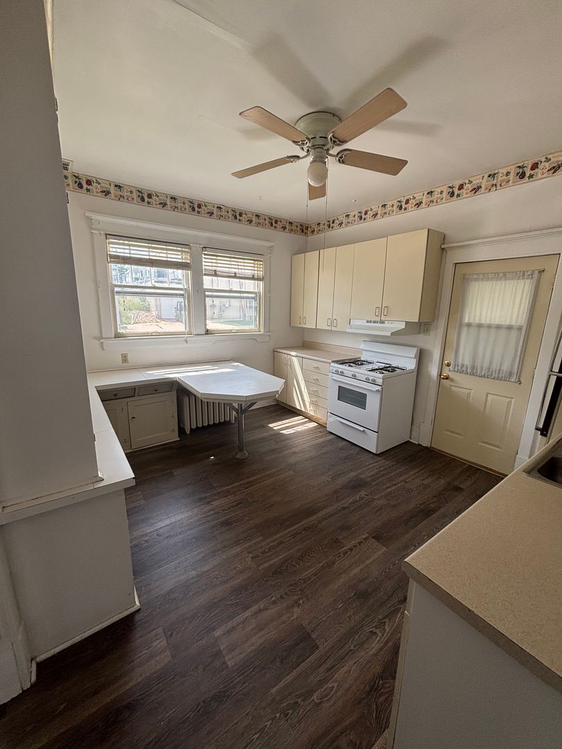 Cedar Falls Apartment: 2221 Olive St