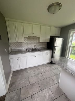 3 Bed 1 Bath Unit for RENT – photo 1