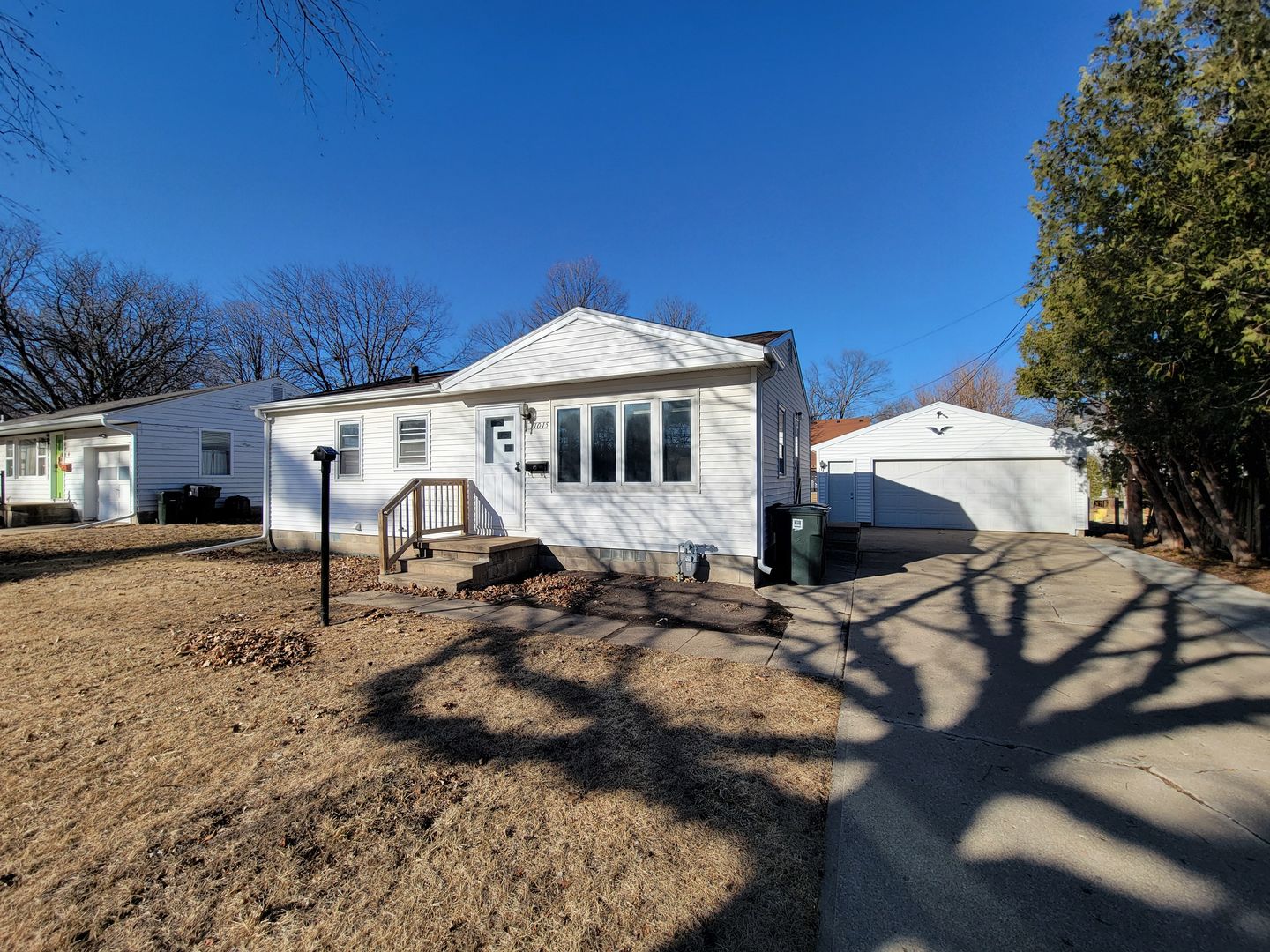 Cedar Falls House: 1015 W 5th Street