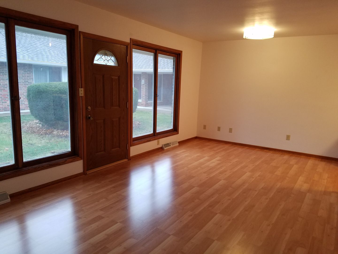 Cedar Falls Apartment: 2123 Crescent Drive