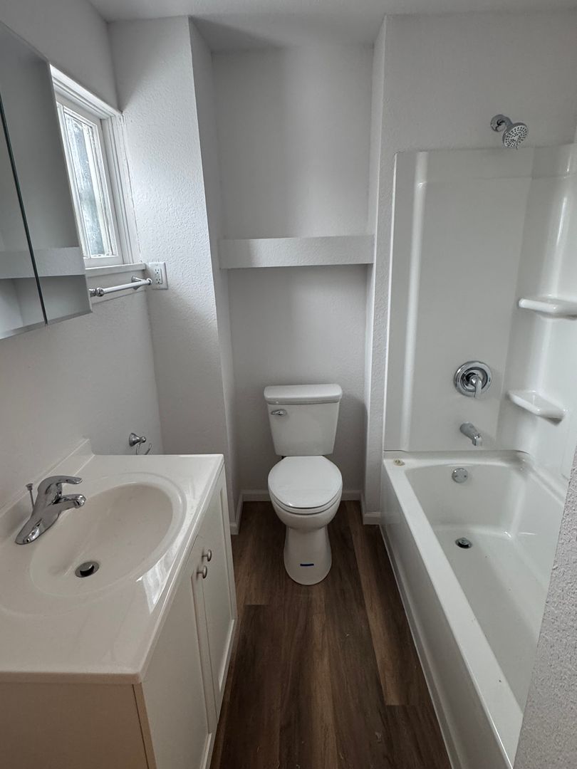 Cedar Falls Apartment: 321 W 5th