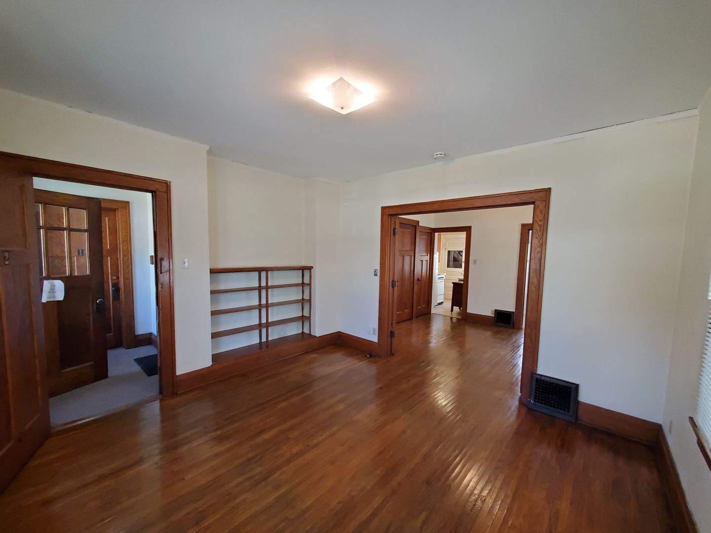 Cedar Falls Apartment: 524 West Seerley Blvd