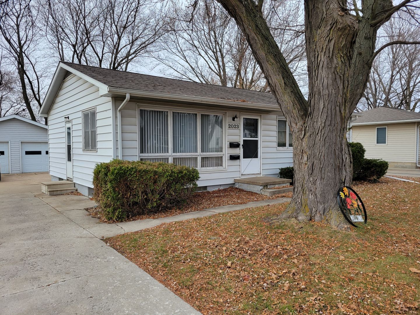 Cedar Falls House: 2023 Valley Park Drive