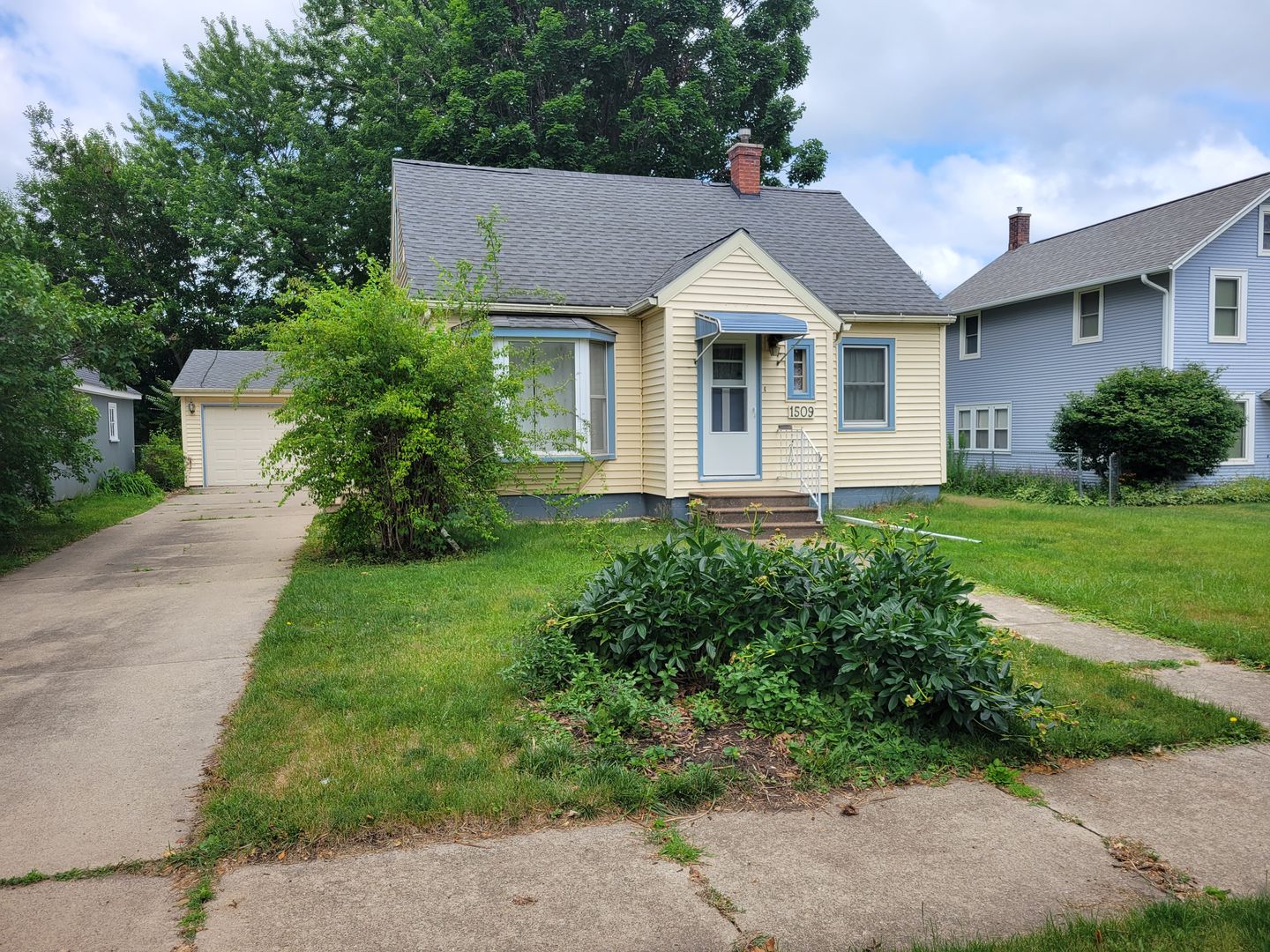 Cedar Falls House: 1509 Tremont Street