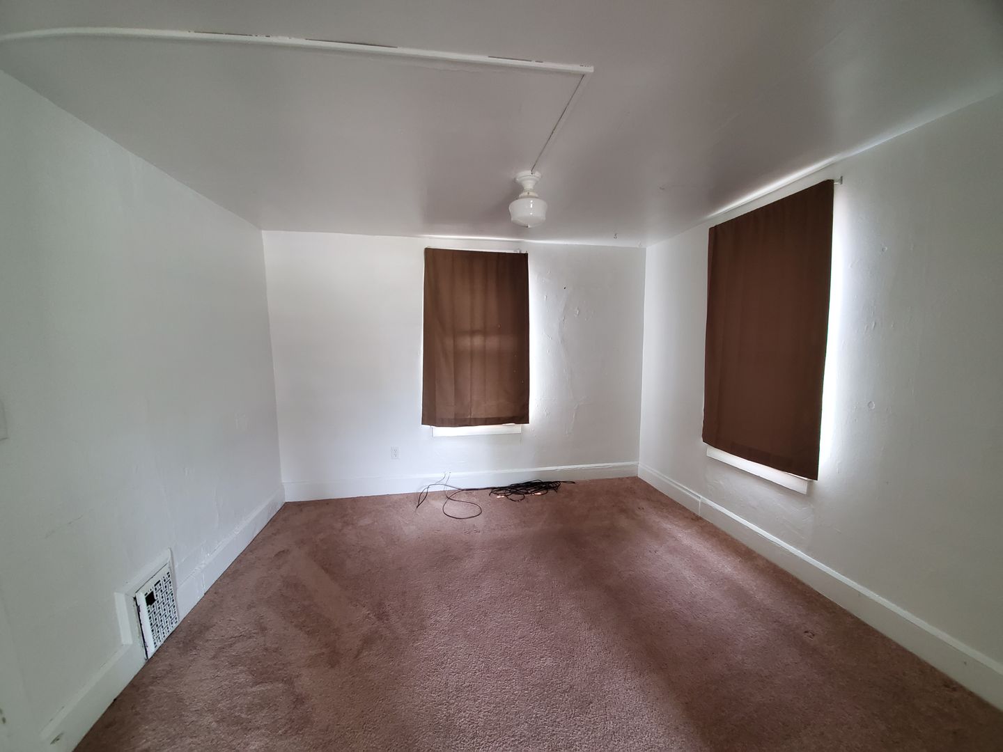 Cedar Falls Apartment: 2512 Walnut Street