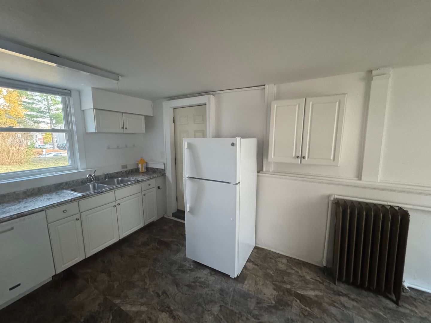 Cedar Falls Apartment: 810 W. 25th Street