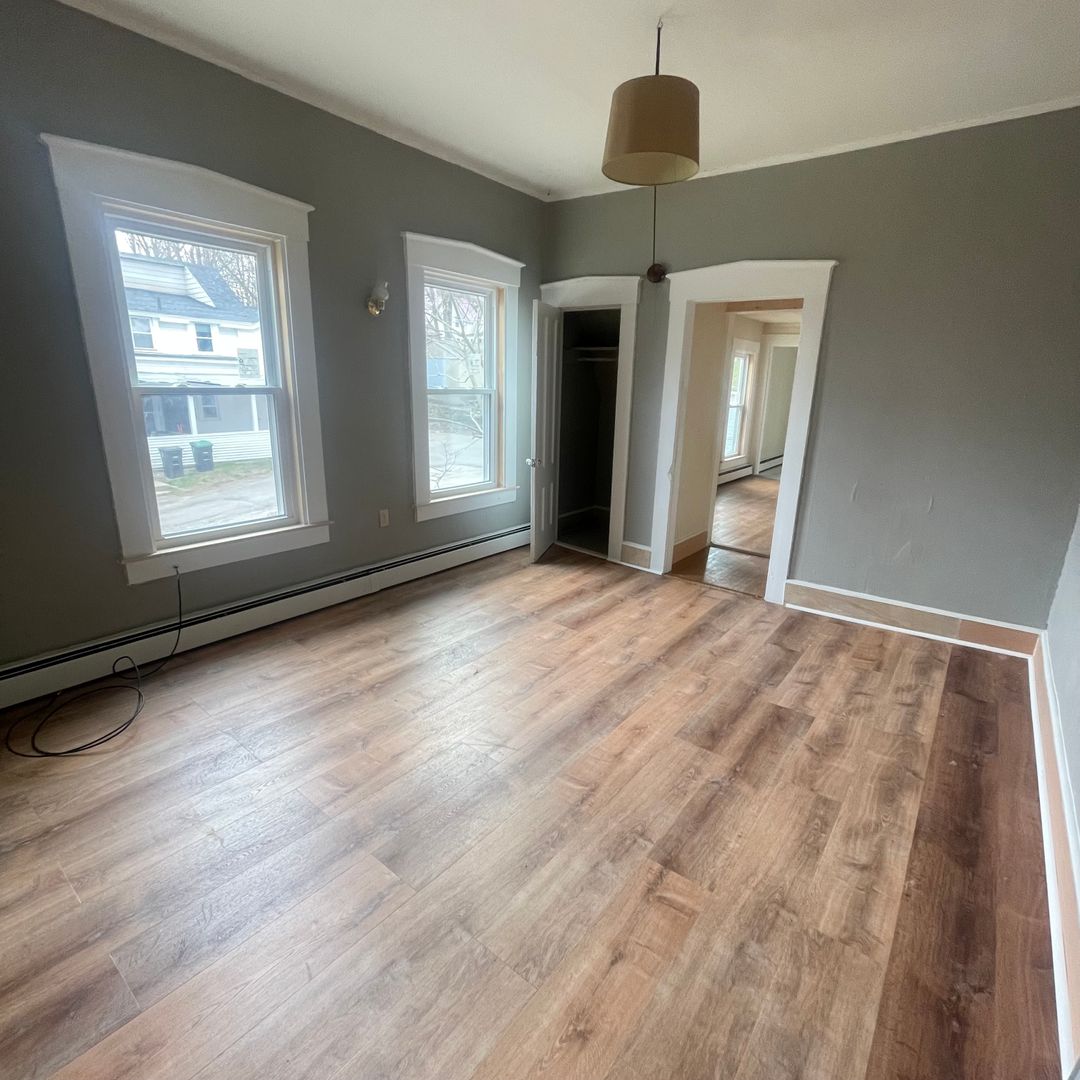Franklin Apartment: 21 Pleasant St.