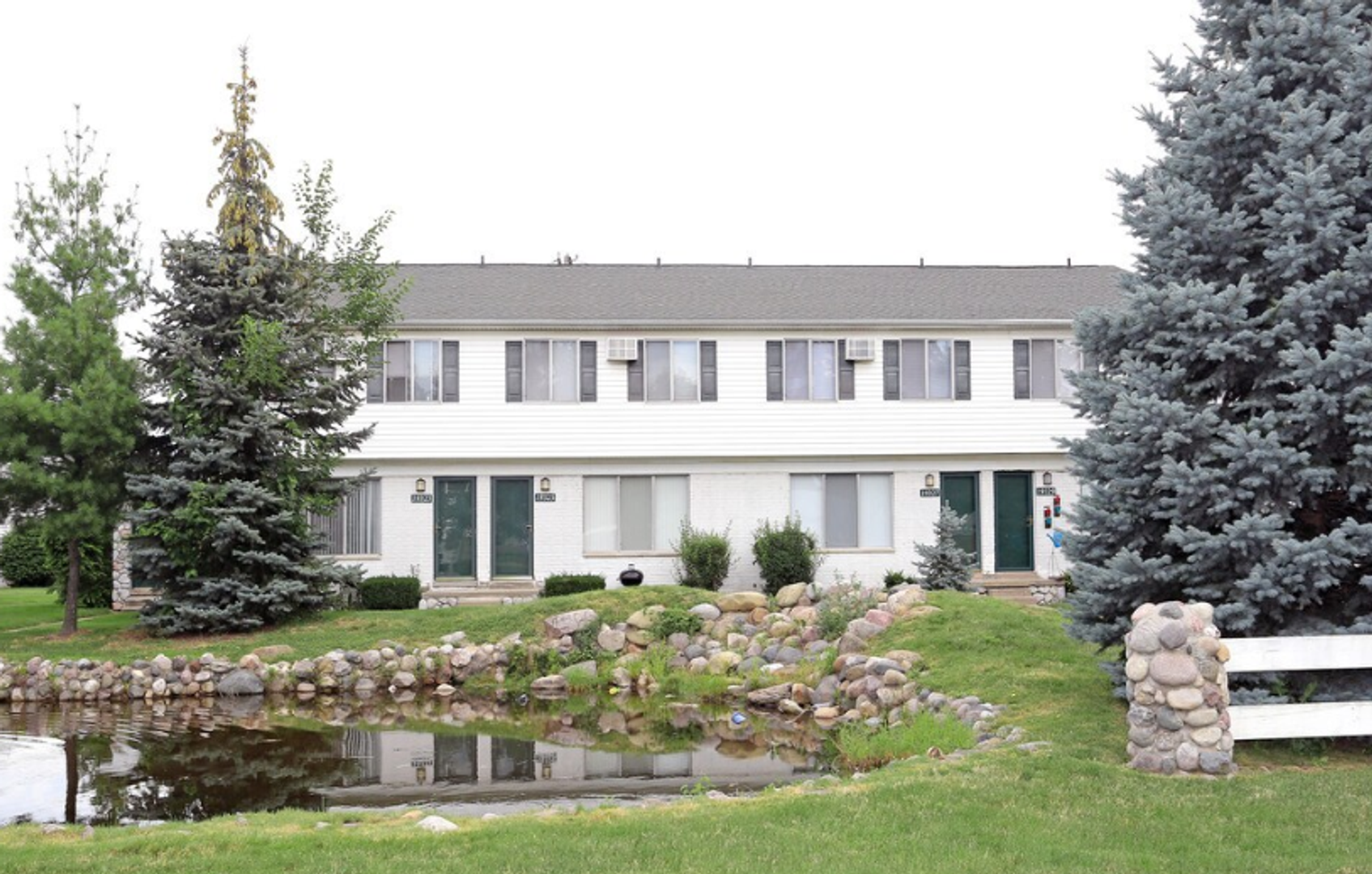 Clinton Township Apartment: 19345 Gaynon