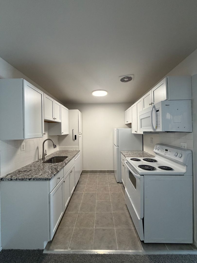 Taylor Apartment: 13300 Princeton