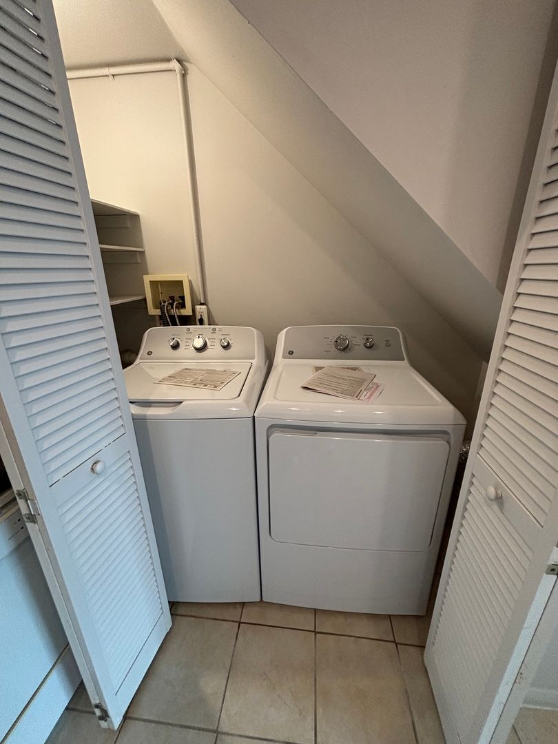 Clinton Township Apartment: 19345 Gaynon