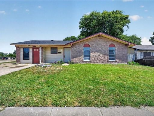 3 Bedrooms, 1 Bathroom, Den with Separate Entry – photo 1