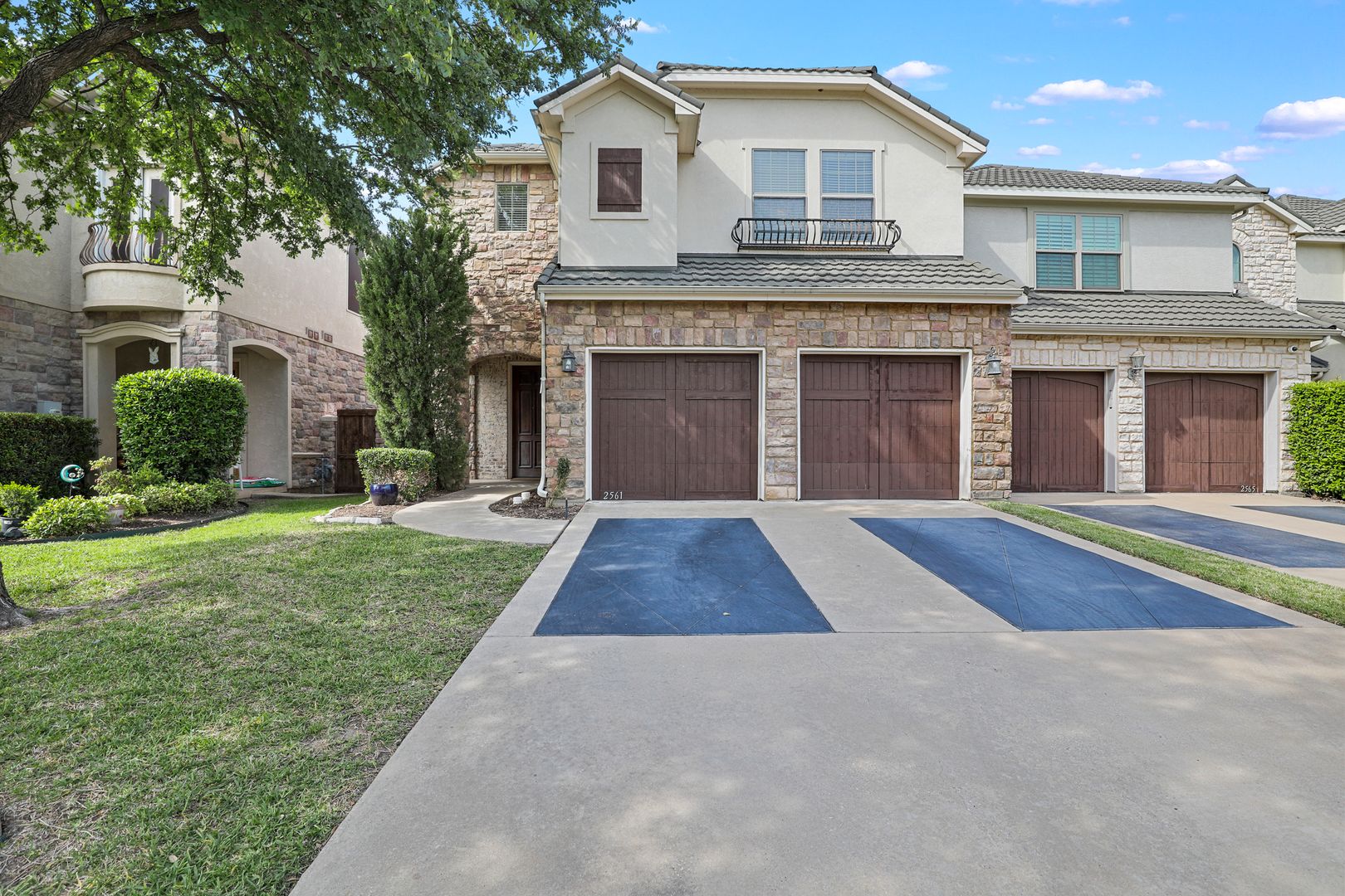 Carrollton House: 2561 Fountain Cove