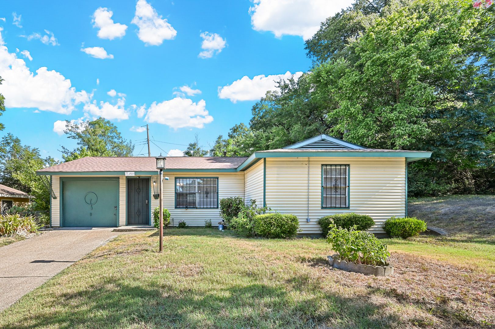 Dallas House: 2557 Talco Drive