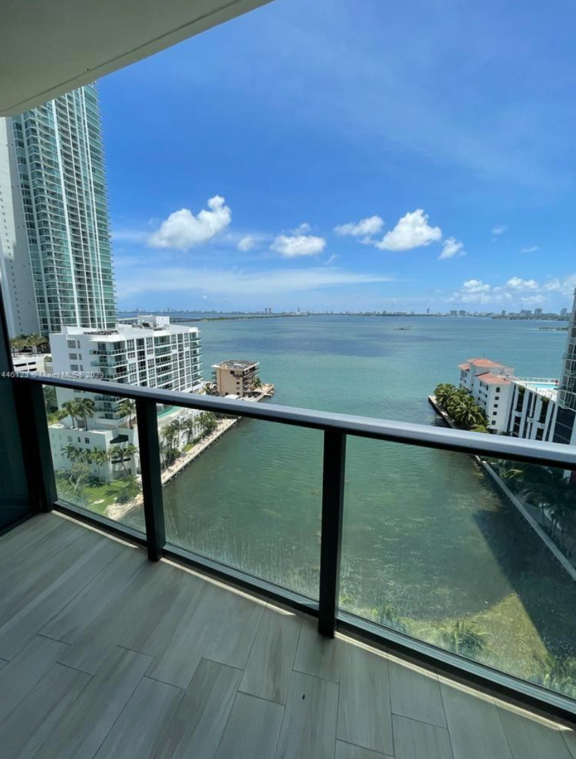 Miami House: 460 NE 28th Street