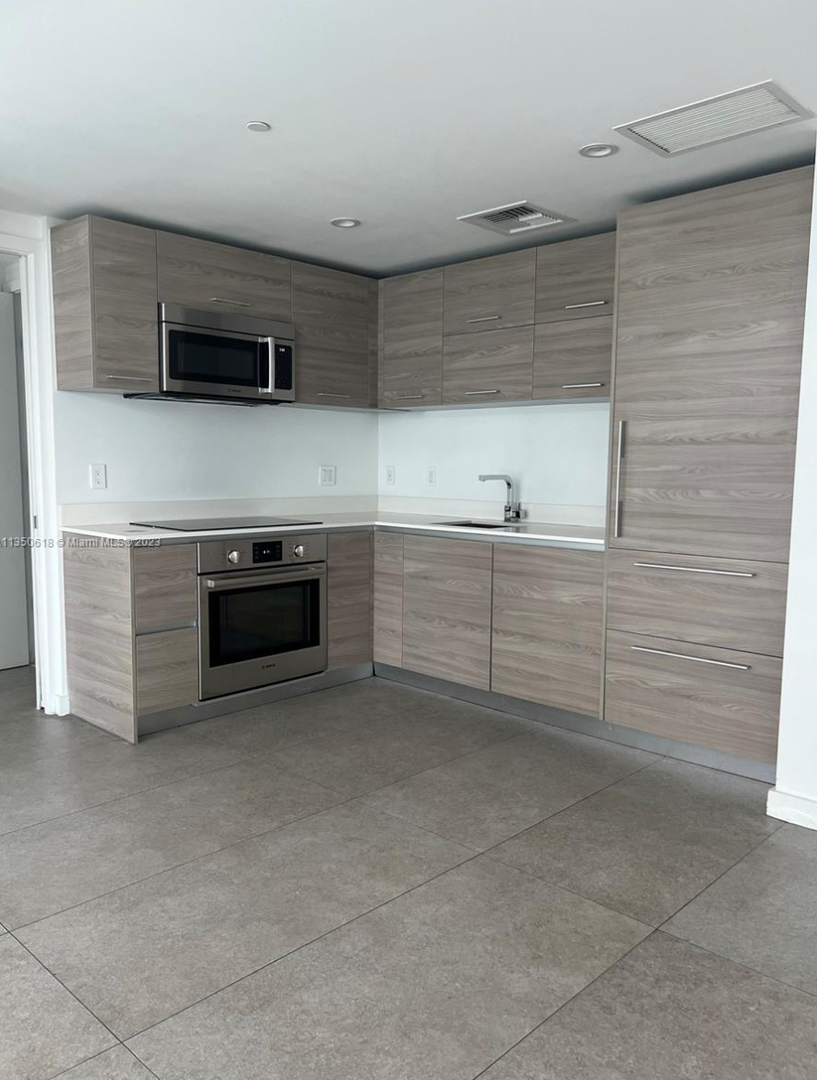 Miami House: 1300 S Miami Avenue #1807