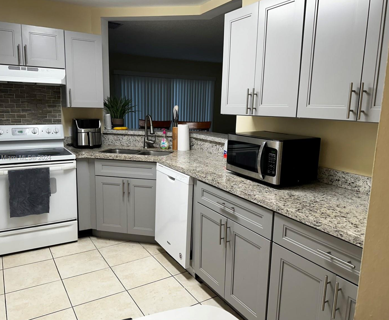 Oakland Park House: 3433 NW 44 Street