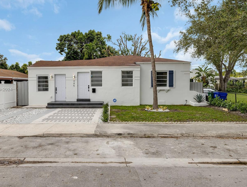 Stunning single-family home featuring 3 bedrooms/ 2 full bathrooms – photo 1