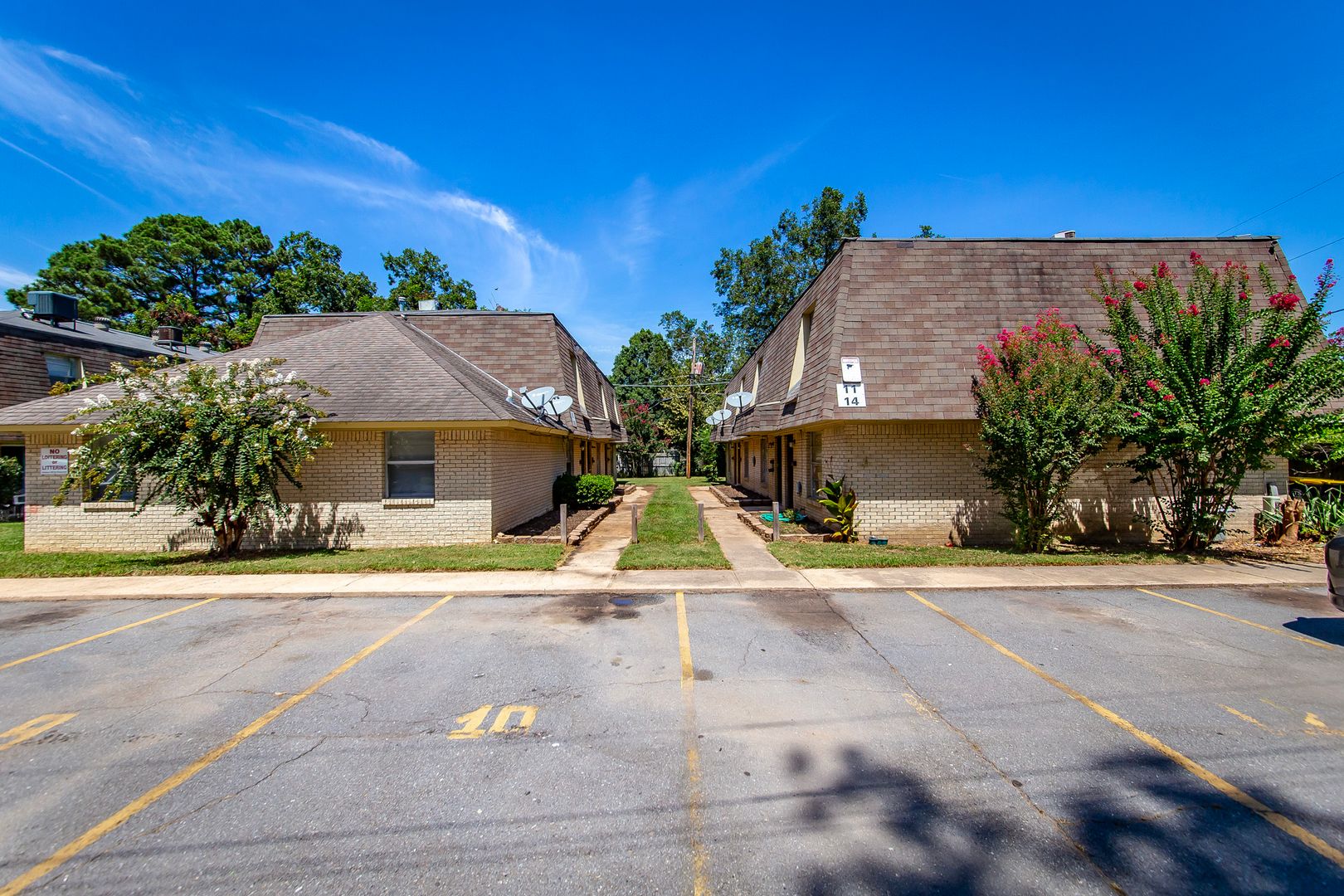 Lonoke Apartment: 412-418 E. 3rd St