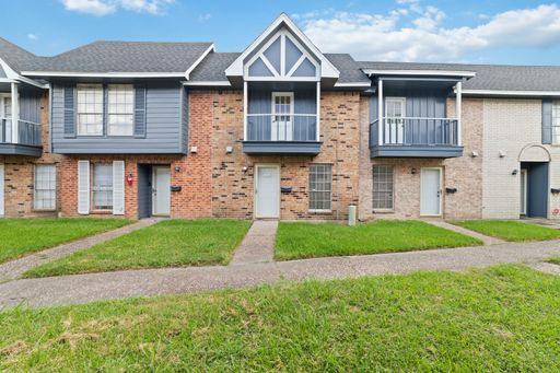 Newly Renovated 2 Bed, 1.5 Bath Apartment! – photo 1