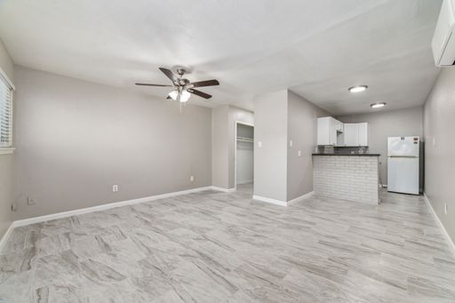 Newly Renovated Studio Apartment in Prime Location – photo 1