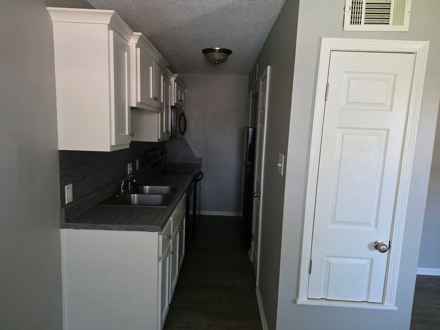Crestview Apartments 3 of 5