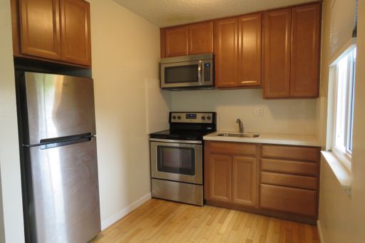 Lake St - 1 Bedroom – photo 1