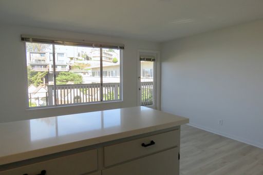 Corona Heights Top Floor with Parking and Striking Views – photo 1