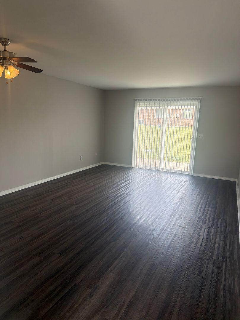 Fort Wayne Apartment: 1004 Fayette Drive