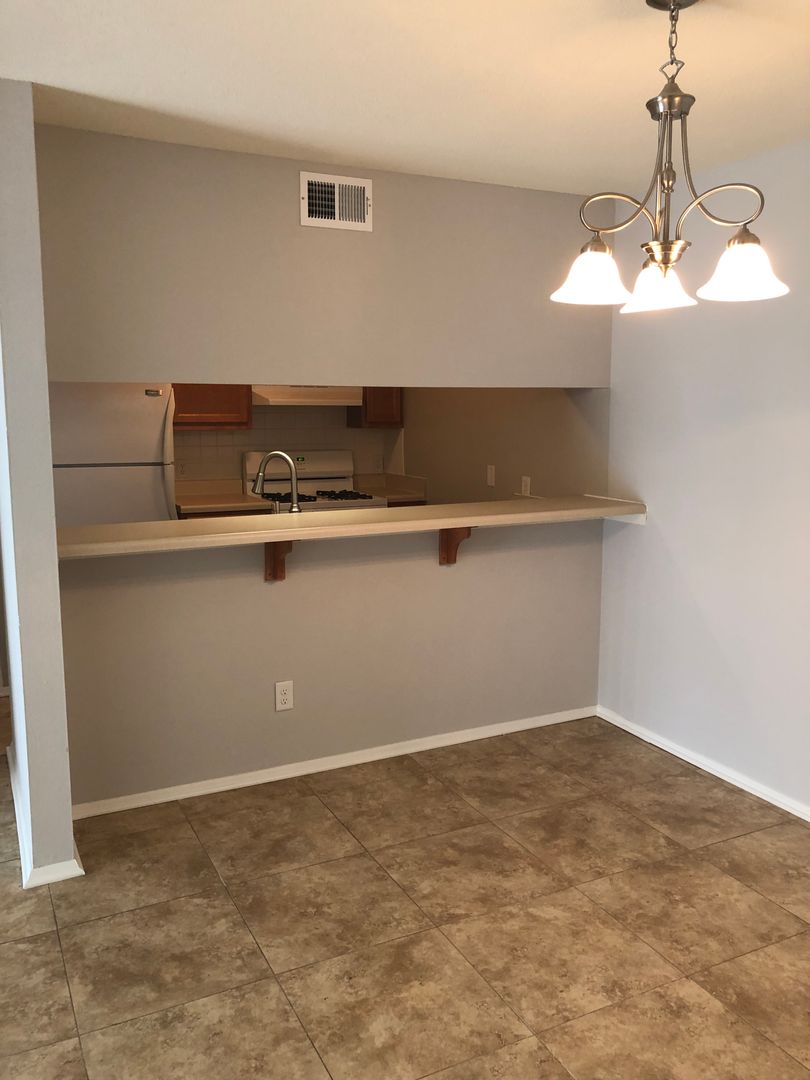 Fort Wayne Apartment: 5810 Meadows Dr.