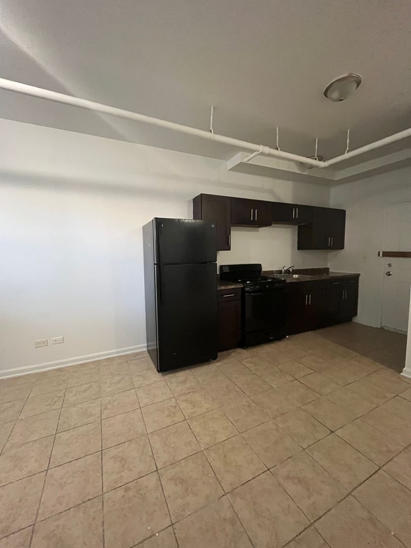 Chicago Apartment: 8100-8114 S Essex Ave