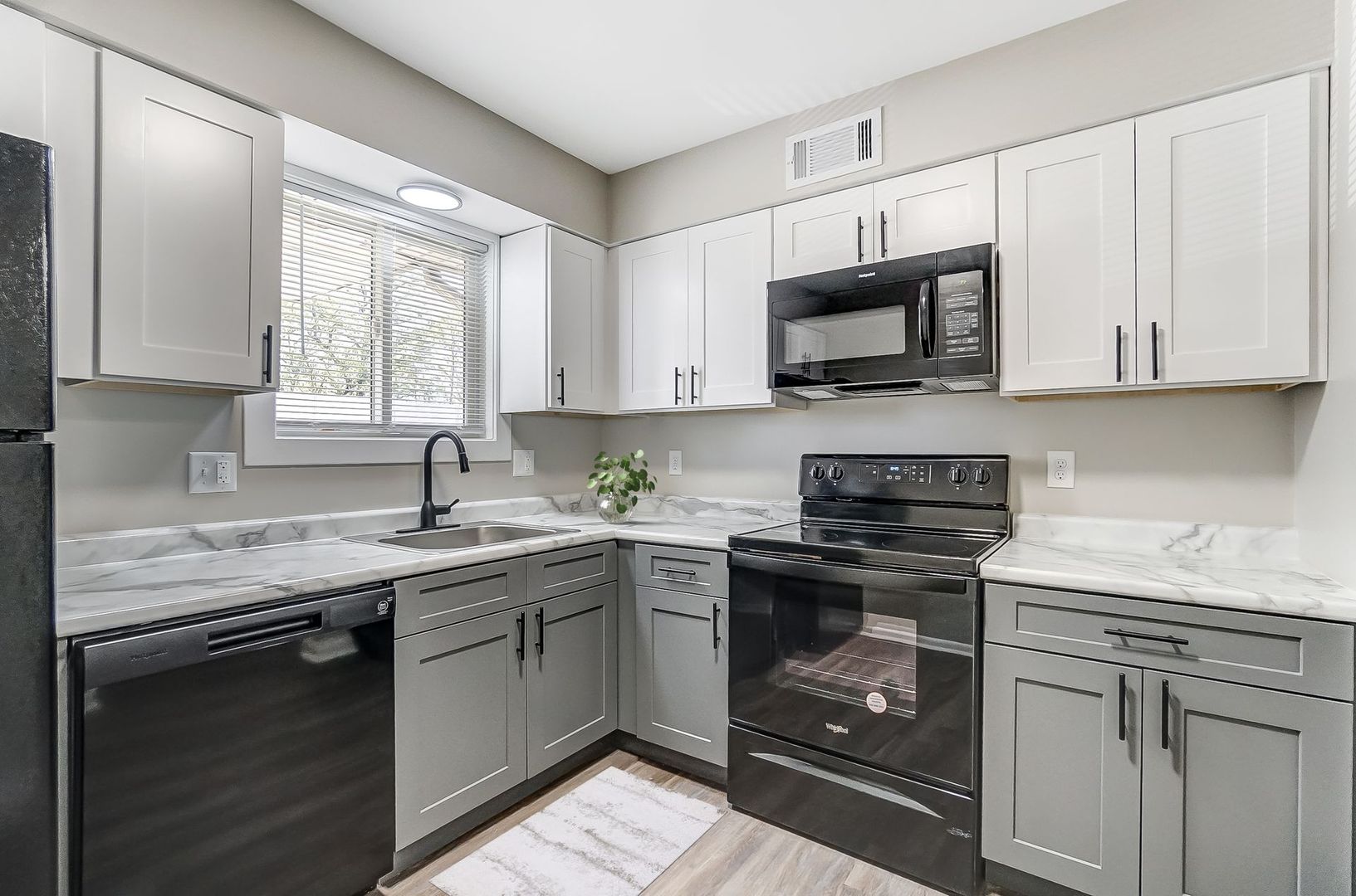 Fort Wayne Apartment: 220 E. Hoover Dr.