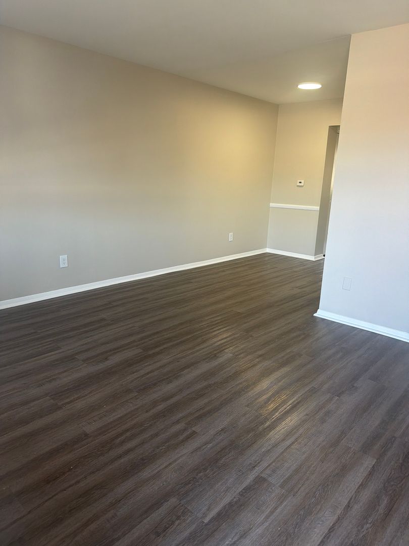 Fort Wayne Apartment: 1004 Fayette Drive