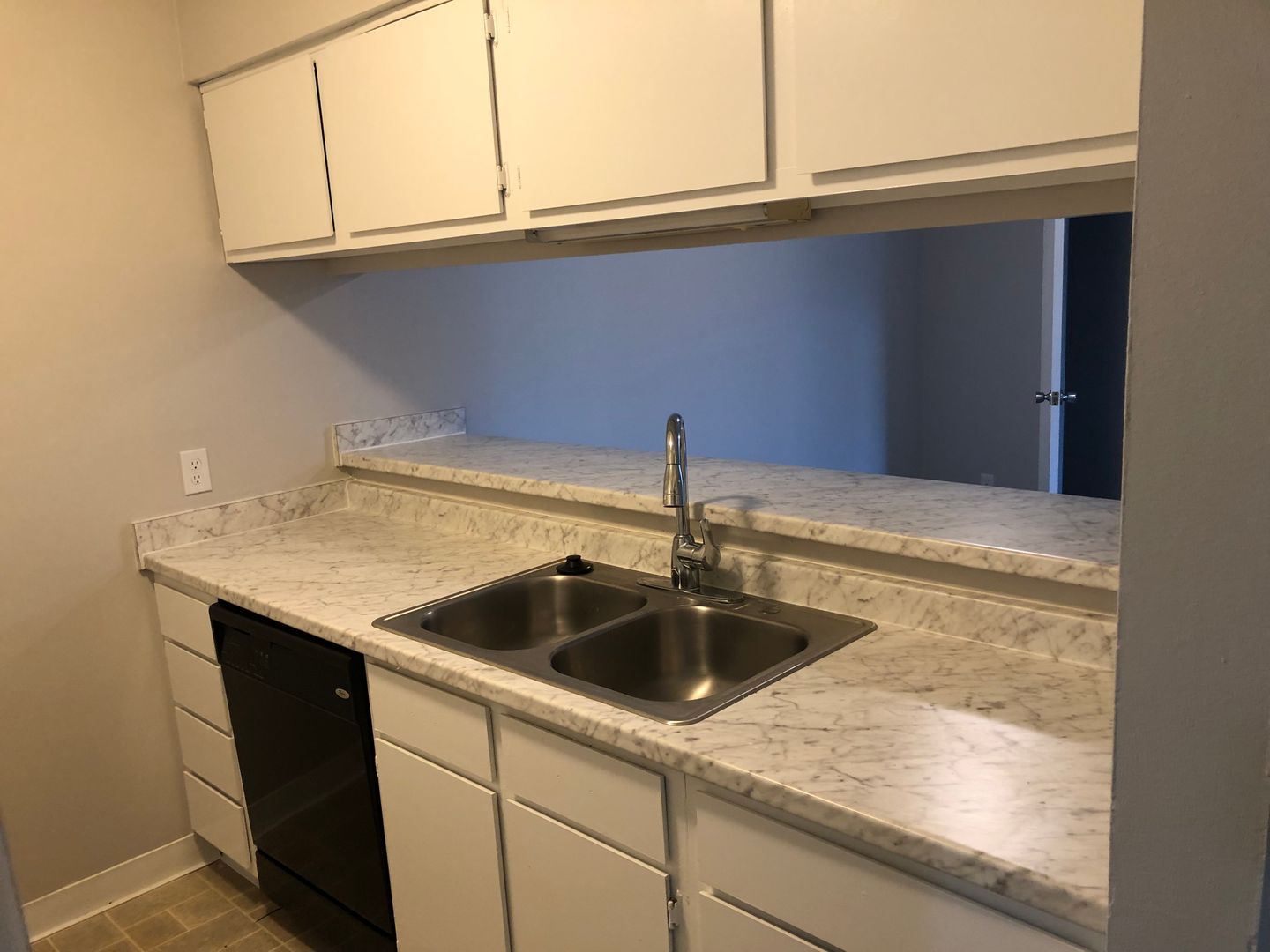 Fort Wayne Apartment: 5810 Meadows Dr.