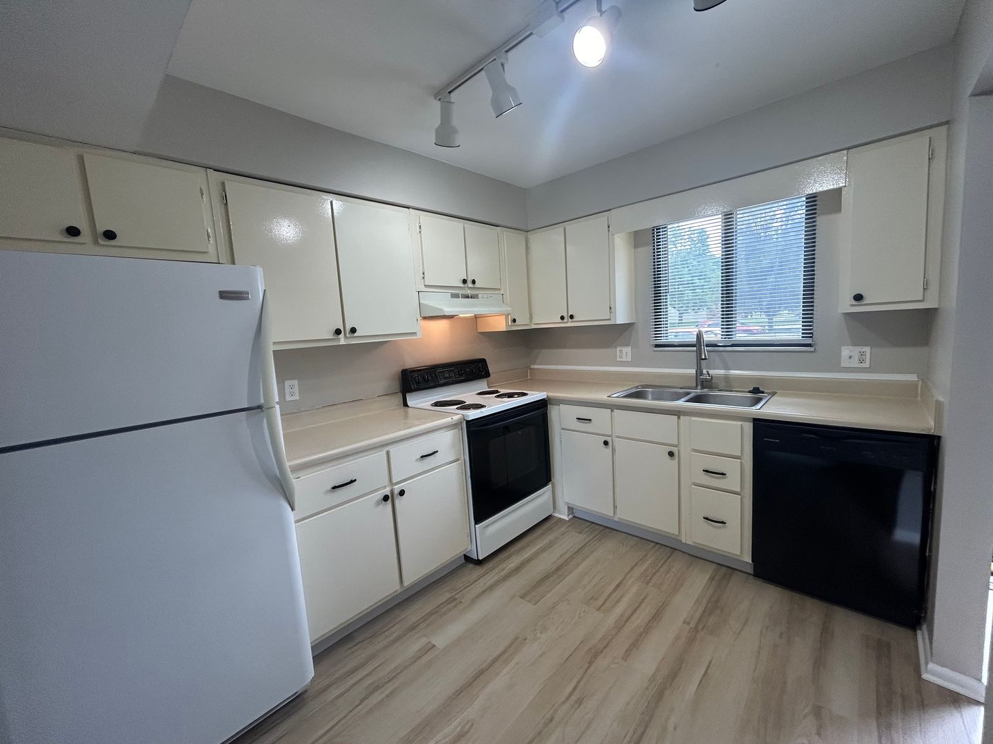 Fort Wayne Apartment: 220 E. Hoover Dr.