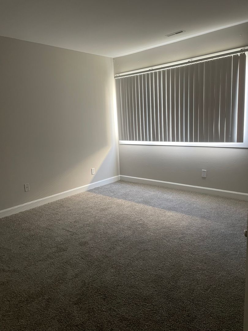 Fort Wayne Apartment: 700 Candlelite Ct