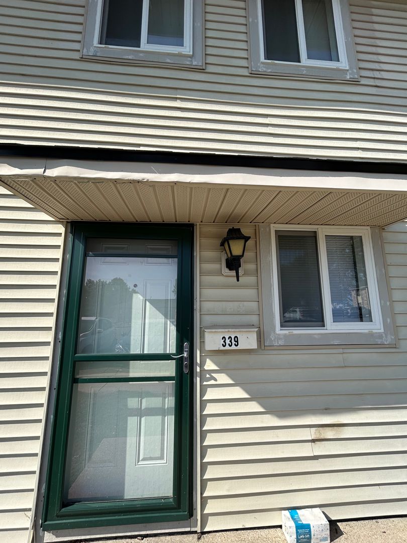 Fort Wayne Apartment: 220 E. Hoover Dr.