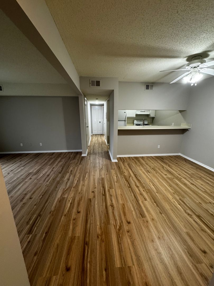 Fort Wayne Apartment: 5810 Meadows Dr.