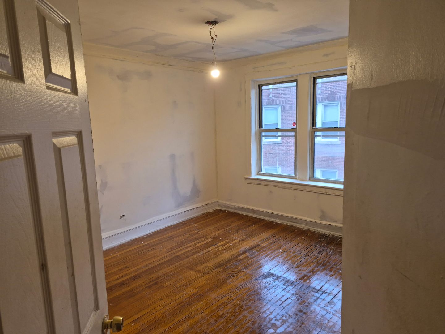 Chicago Apartment: 7609 S Coles