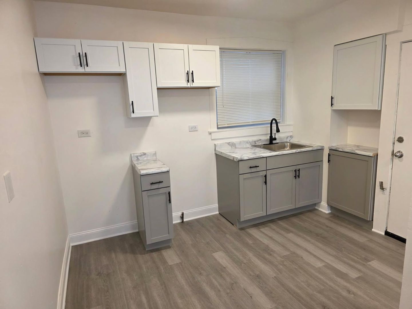 Chicago Apartment: 5500 W Van Buren St