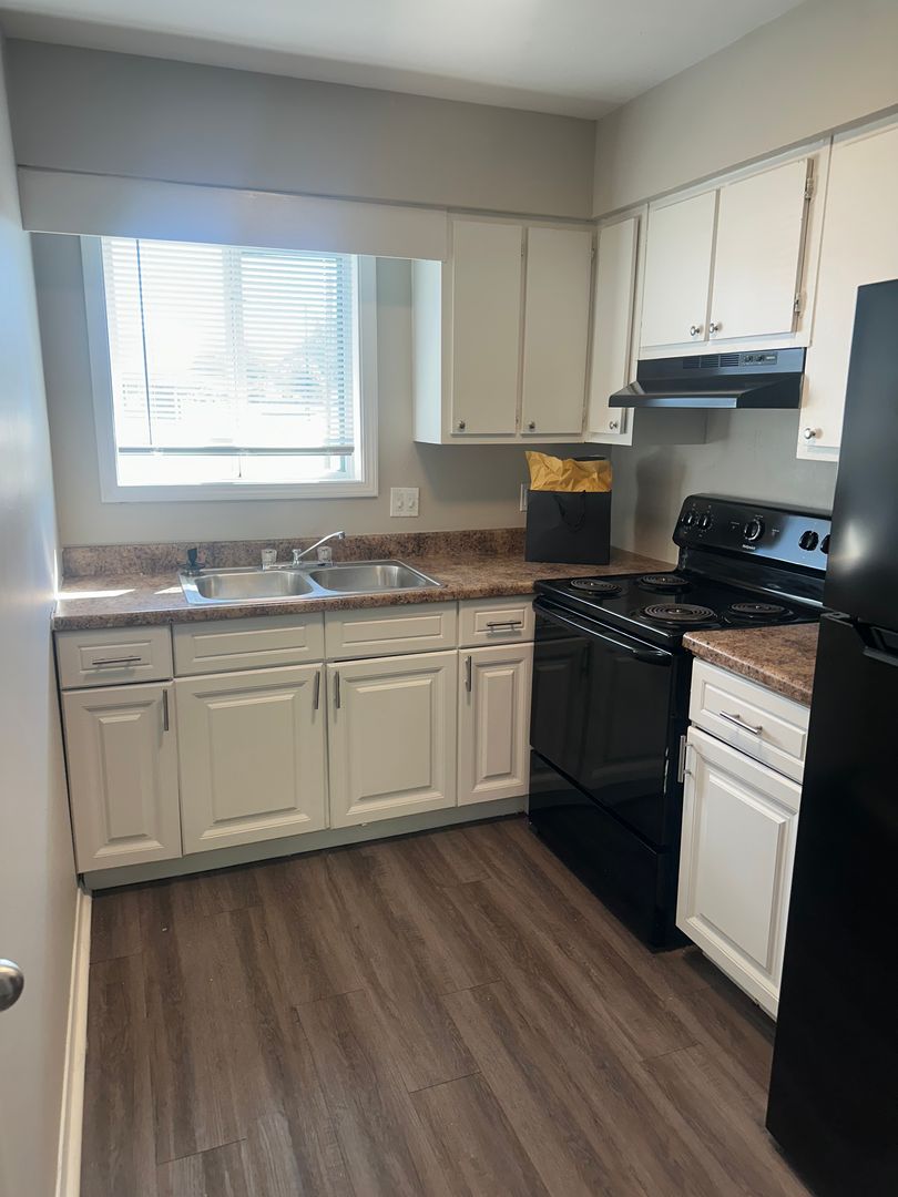 Fort Wayne Apartment: 1004 Fayette Drive