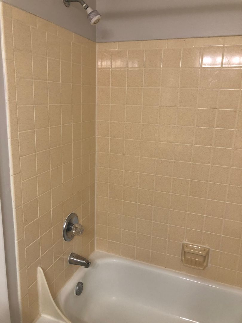 Fort Wayne Apartment: 5810 Meadows Dr.