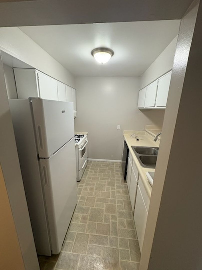 Fort Wayne Apartment: 5810 Meadows Dr.