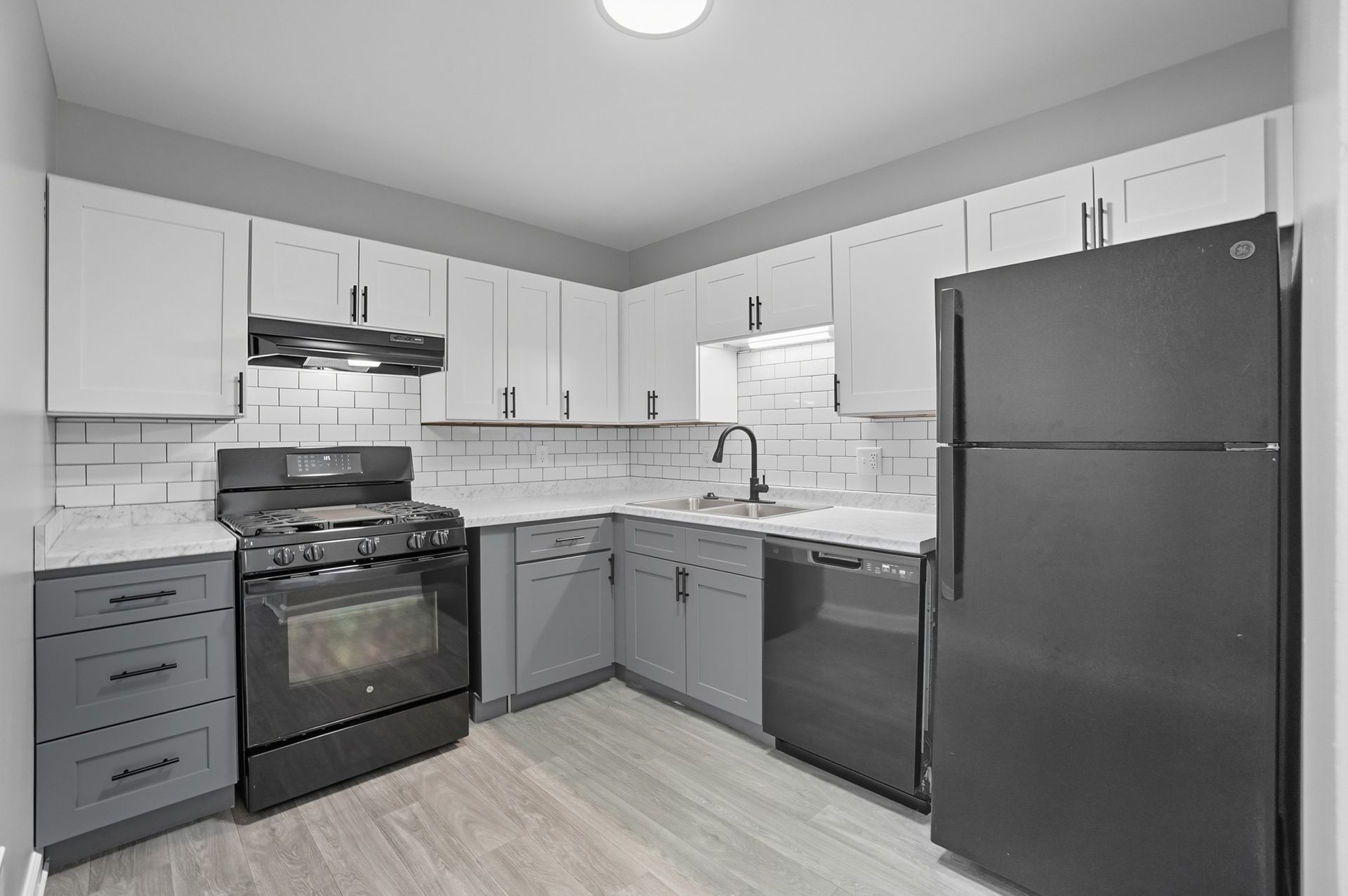 Fort Wayne Apartment: 700 Candlelite Ct