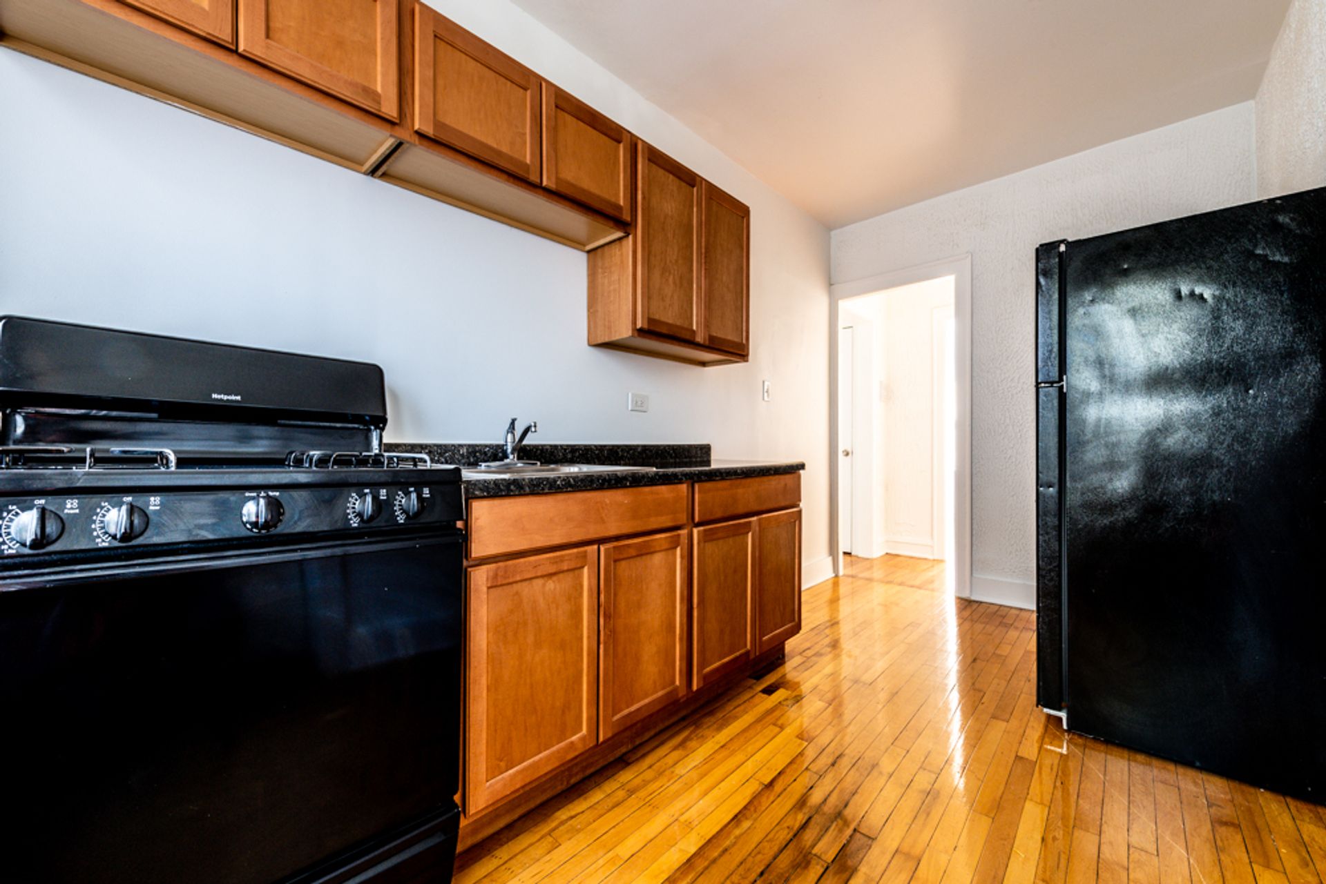 Chicago Apartment: 8057 S Laflin Ave