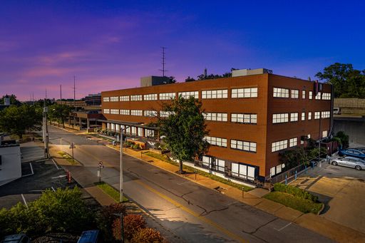 950 Francis Place, Suite L 111