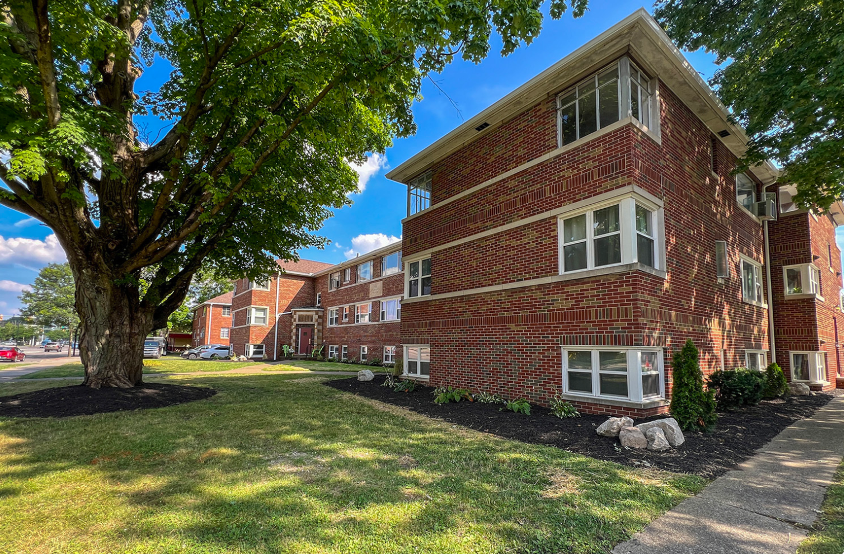 Akron Apartment: S. Miller Rd / W. Market St / White Pond Dr