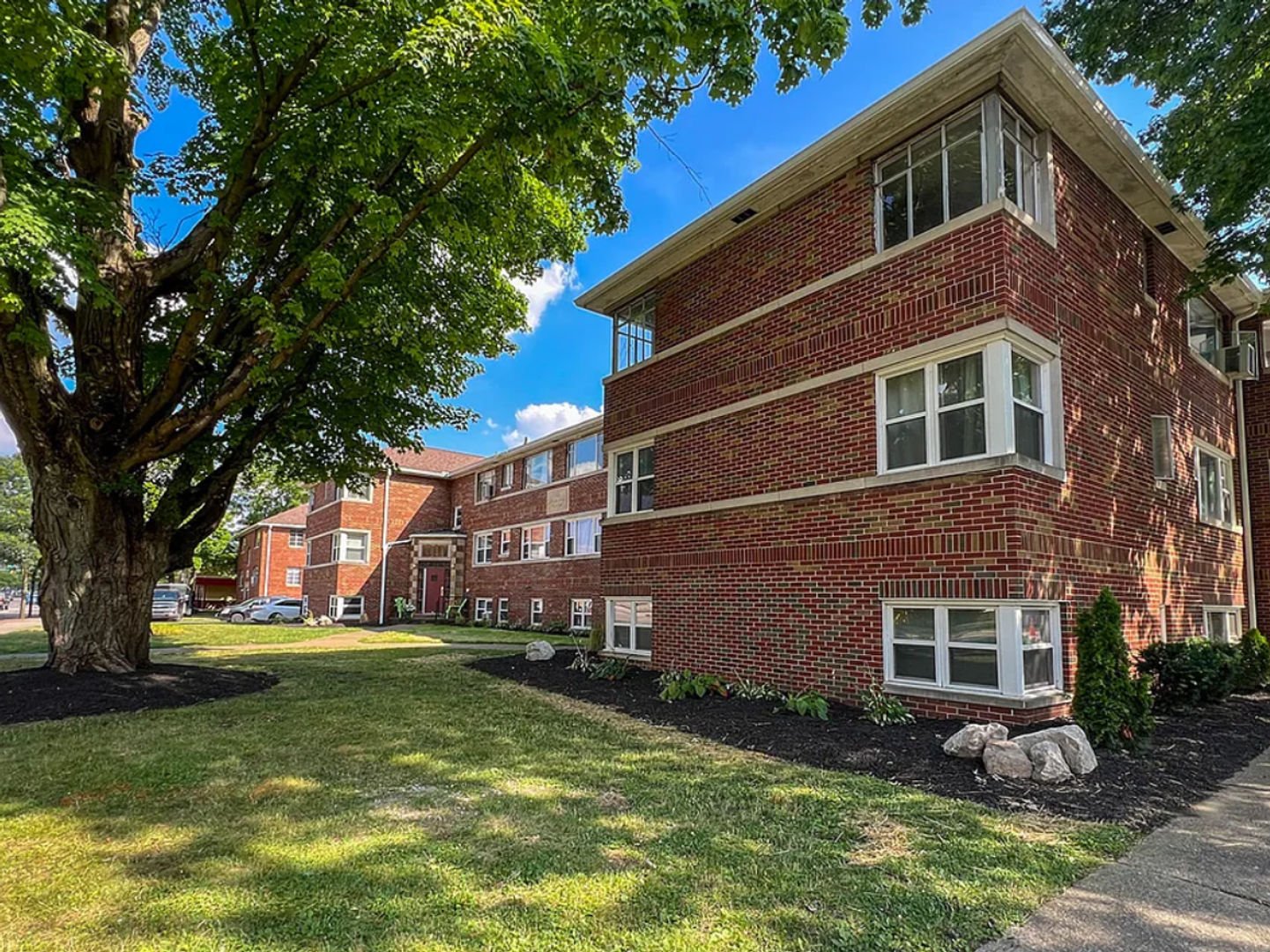 Akron Apartment: S. Miller Rd / W. Market St / White Pond Dr