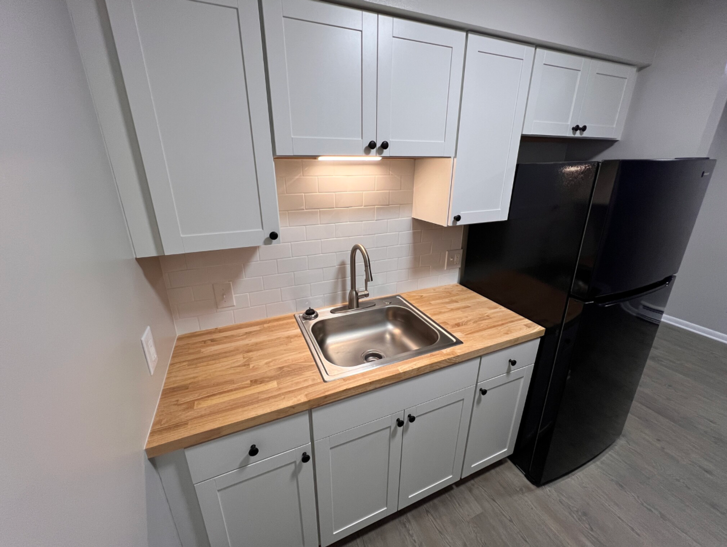 Akron Apartment: S. Miller Rd / W. Market St / White Pond Dr