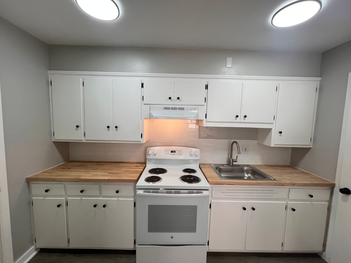 Akron Apartment: S. Miller Rd / W. Market St / White Pond Dr